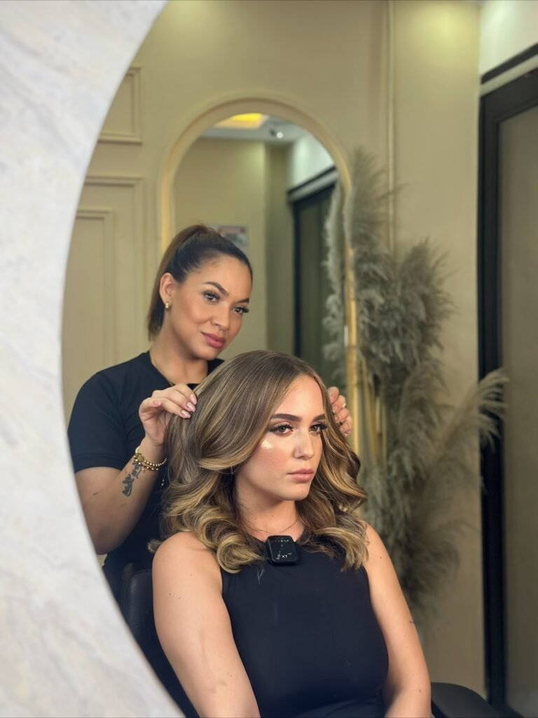 Stylist finishing a women’s haircut at Roma Hair Salon, Laureles, Medellín